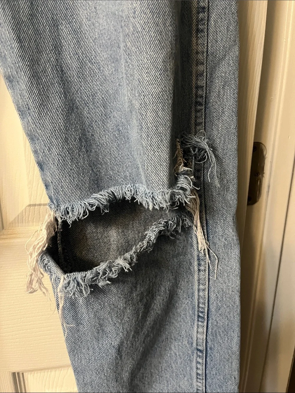 Wrangler 965T1SL Lightwash Distressed Straight Leg Denim Jeans